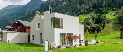 Außenseite Ferienhaus [Sommer]