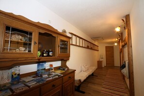 Entrance / Reception