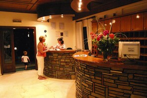 Entrance / Reception