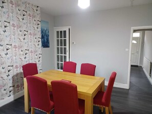 Pearson House - Huku Kwetu (Notts) (3922)