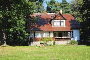 Außenseite Ferienhaus [Sommer]