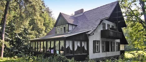 Außenseite Ferienhaus [Sommer]