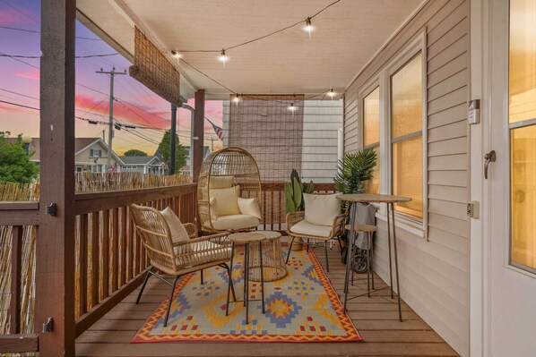 The porch boasts a large area to relax, eat dinner and take in the ocean breeze. Please respect our neighbor's privacy and keep noise levels to a minimum while out on the porch.