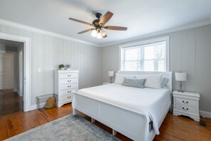 king - master bedroom - bedroom 4