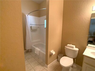 Ground Floor ***5 miles to Disney***