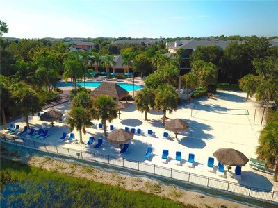 Ground Floor ***5 miles to Disney***