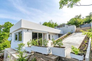 Außenseite Ferienhaus [Sommer]