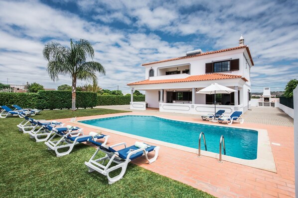 Algarve villa holidays