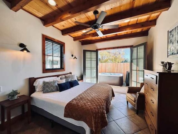 King Room with Private Hot Tub