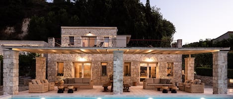 Ensconced within a verdant valley Mantilari Wine Estate in the one&only choice.