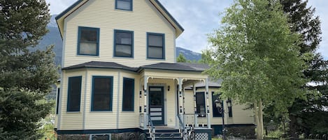 View of front of the house 