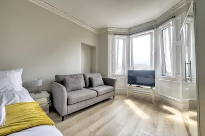 Leith Links Luxury Central Apartment ✰ Sleeps 6