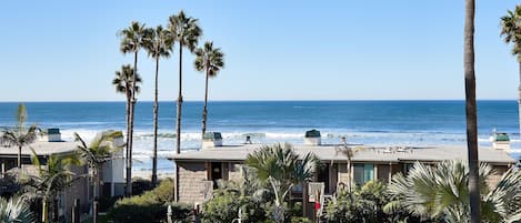 Mesmerizing views of the Pacific Ocean can be enjoyed from the balcony of Turquoise Beach.