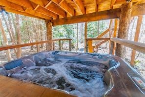 Pure bliss outdoor jacuzzi, maintained all-year round.