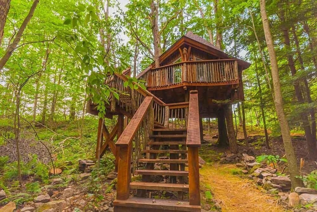 Romantic Rustic Tree House Cabin