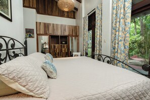 Master bed room (1)