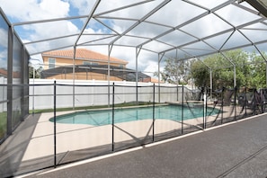 Pool & spa with safety fence
