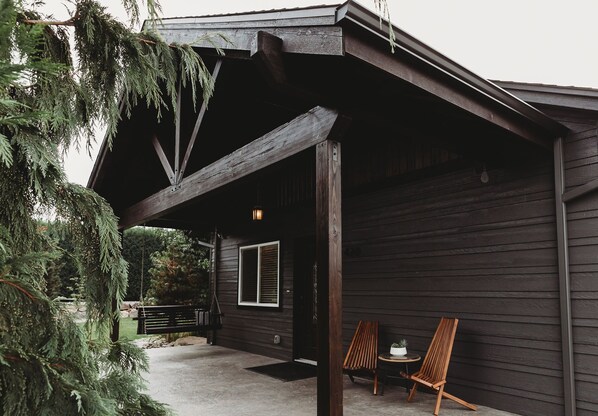 "Magaly's home is the gold star for Airbnb! The home was pristine and full of personal touches."
- Edgar
