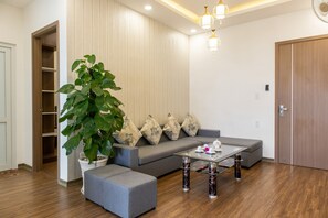 Convenient and elegant livingroom.