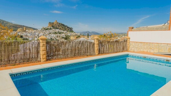 Casas de Paquita - El Mirador Montefrío by Ruralidays