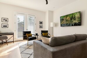 So much gorgeous natural light!