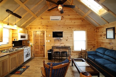 Beautiful Cabin Sleeps 6