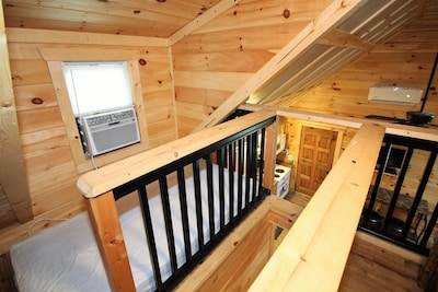 Beautiful Cabin Sleeps 6