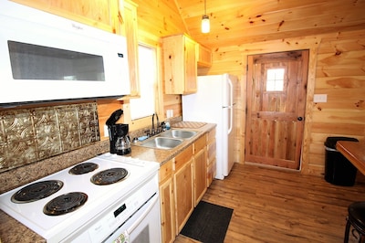 Beautiful Cabin Sleeps 6