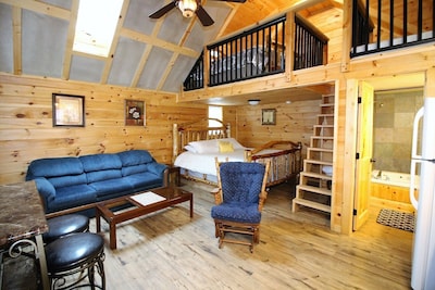 Beautiful Cabin Sleeps 6