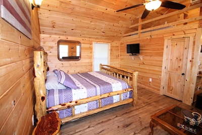 Beautiful Cabin sleeps 5