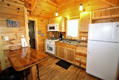 Beautiful Cabin sleeps 5