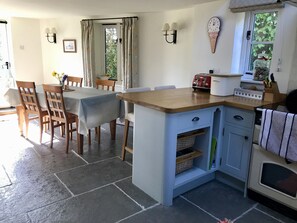 Breakfast bar and dining area
