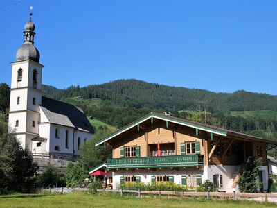 Spacious holiday loft in the middle of the mountaineering village of Ramsau! Central and quiet!