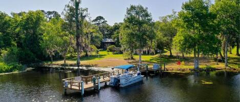 THIS is Cranes Roost! Got a boat? Dock here! No boat? Fish off the pier, relax! 