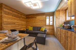 Living area with 2 single beds (hidden)
