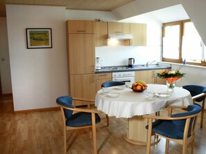 Table, Furniture, Property, Chair, Countertop, Cabinetry, Tableware, Wood, Interior Design, Architecture