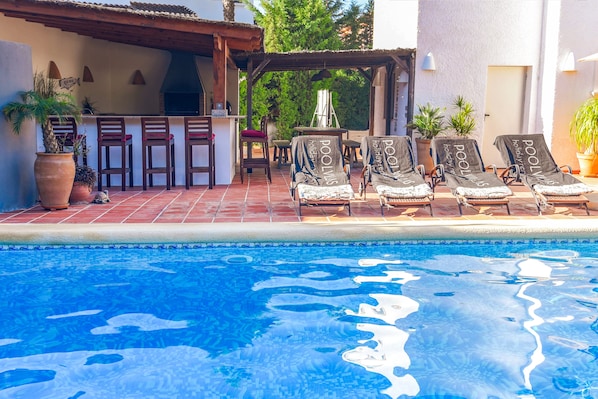 Terrasse et piscine