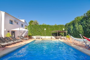 Terrasse et piscine