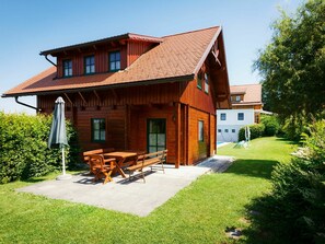 Pflanze, Himmel, Gebäude, Eigentum, Fenster, Holz, Haus, Baum, Grundstueck, Hütte