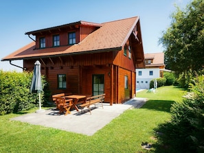 Pflanze, Himmel, Gebäude, Eigentum, Fenster, Holz, Haus, Baum, Grundstueck, Hütte