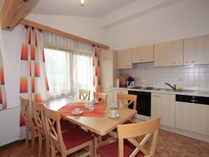 PiÚce, Propriété, Meubles, Bùtiment, Design Intérieur, Maison, Salle à Manger, Sol, Cuisine, Table