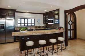 fully equipped kitchen