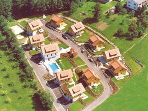 Gebäude, Pflanze, Grün, Natürlichen Umgebung, Grundstueck, Haus, Urban Design, Natürliche Landschaft, Gras, Baum