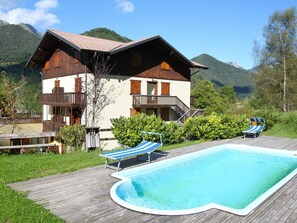 Agua, Planta, Cielo, Edificio, Propiedad, Ventana, Verde, Piscina, Naturaleza, Azur