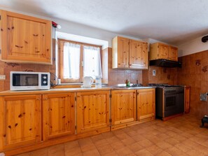 Holz, Küche, Cabinetry, Interior Design, Countertop, Möbel, Schrank, Schublade, Zimmer, Holzbeize