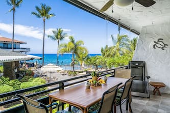 Oceanview Condo w/AC, Lanai & Shared Oceanfront Pool - Casa De Emdeko 235
