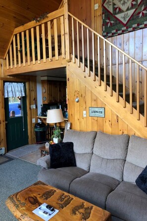 Loft/Balcony sitting area