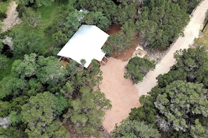 Birds Eye View of the Stoney Porch Cabin, Fire Pit, Private Parking and Entry.