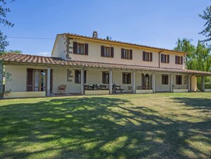 Sky, Property, Building, Plant, Window, Tree, Land Lot, Grass, Residential Area