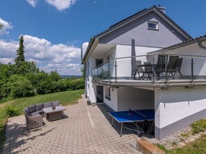 Building, Sky, Cloud, Plant, Window, House, Land Lot, Cottage, Residential Area, Real Estate